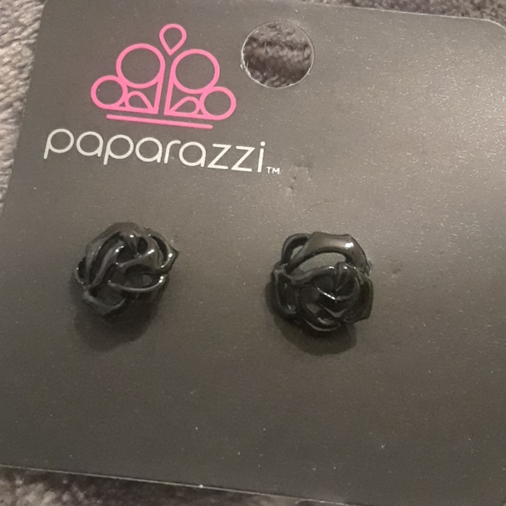 NWT Paparazzi Pierced Black Rose Earrings